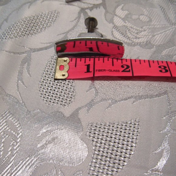 Lot 8 stainless steel cabinet and door pulls - Picture 2 of 5